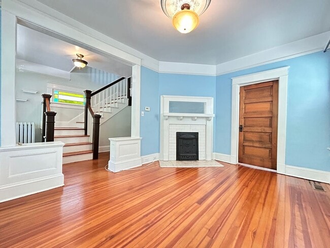 Building Photo - Welcome to this charming 3-bedroom "ASK AB...