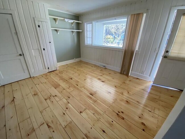 Building Photo - 2 bedroom in Wareham MA 02558