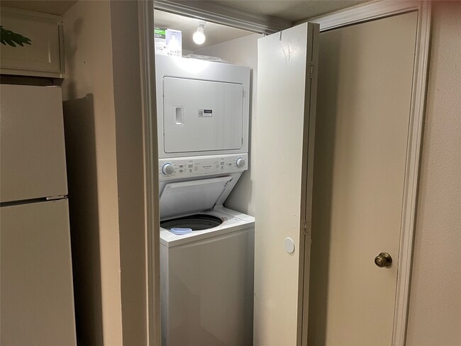 Building Photo - 2118 The Strand