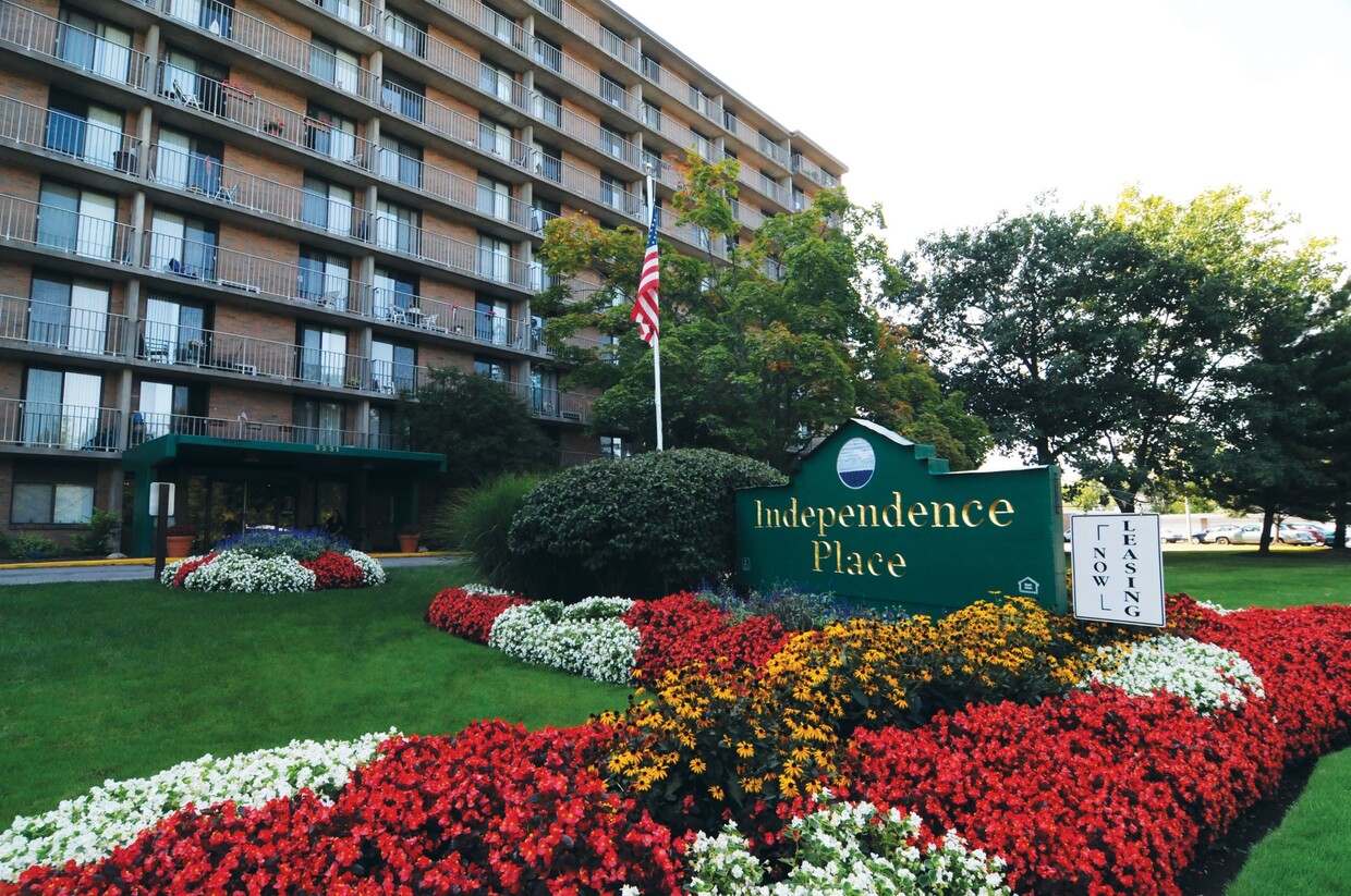 Primary Photo - Independence Place Apartments