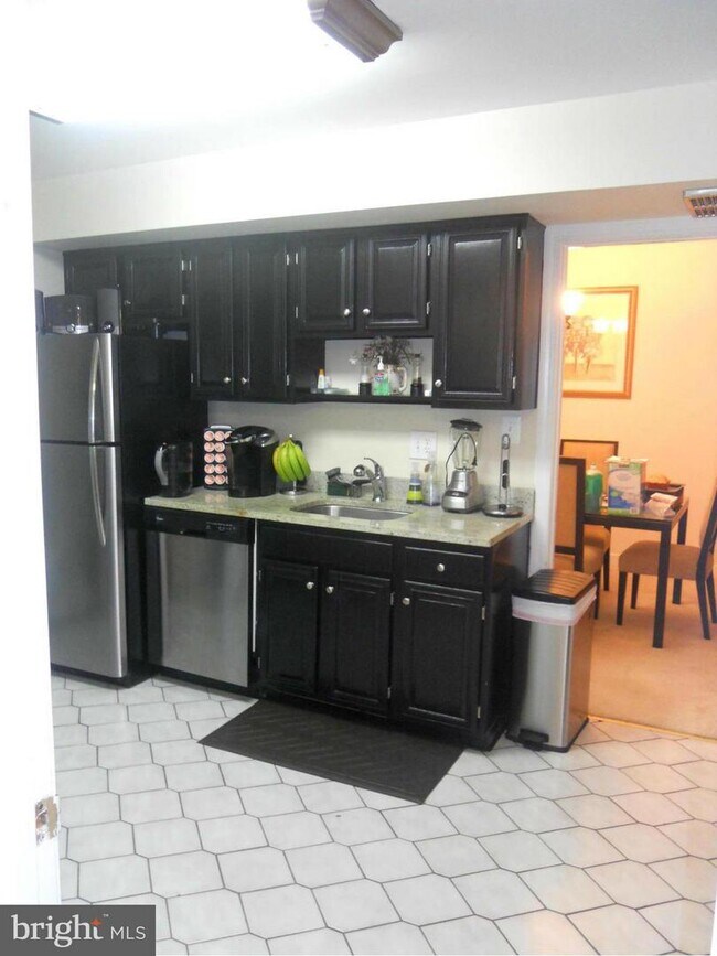 Building Photo - 11410 STRAND Dr