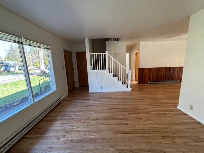 Foto del edificio - Classic 1940s Home ~ 3 Bed/1.5 Bath ~ Optional 4th Bedroom/Office, Sunken Family Room, Fireplace,...