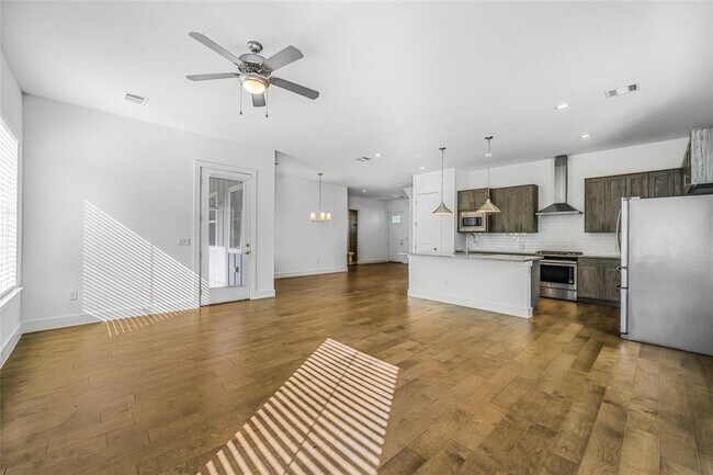 Foto del edificio - 7808 Ryans Way
