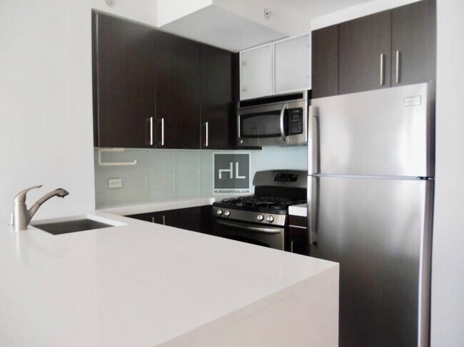 Foto del edificio - 350 W 37th St