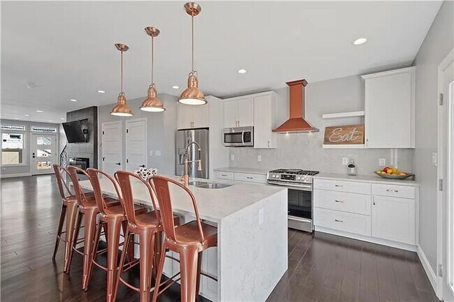 Building Photo - Bright 3-Bedroom Home in Mount Washington,...