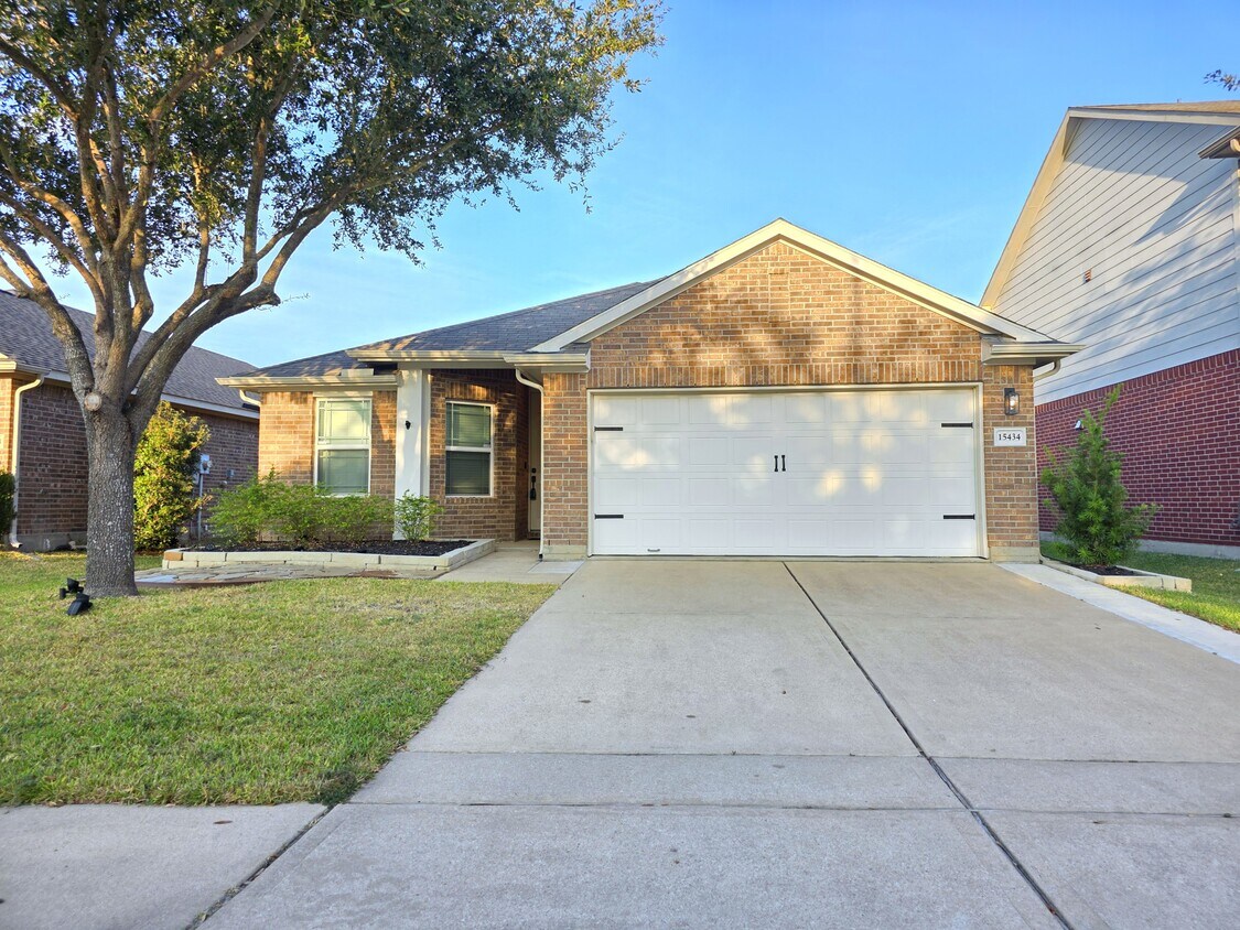 Foto principal - 15434 Kaston Dr