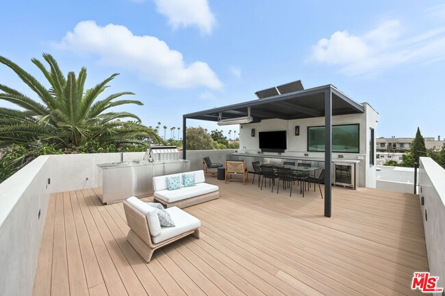 Building Photo - 1126 Broadway