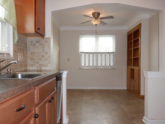 dinette - 5810 Renwood Dr