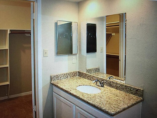 Building Photo - 11115 Ashcott Dr