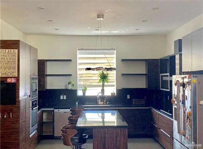 Foto del edificio - 302 Grovewood Ave