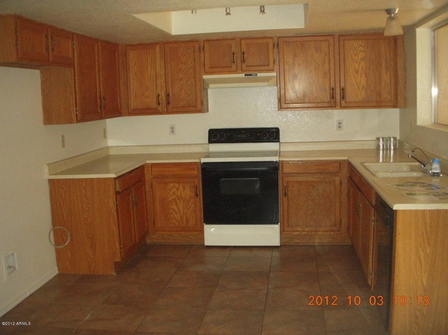 Photo - 1109 N Oak St House