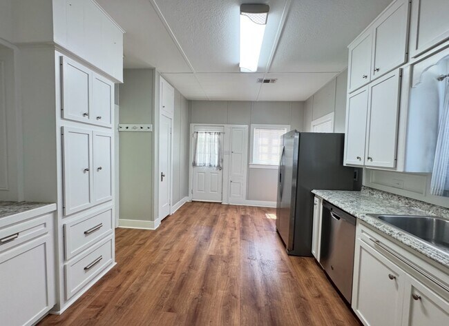 Foto del edificio - 909 W Main St