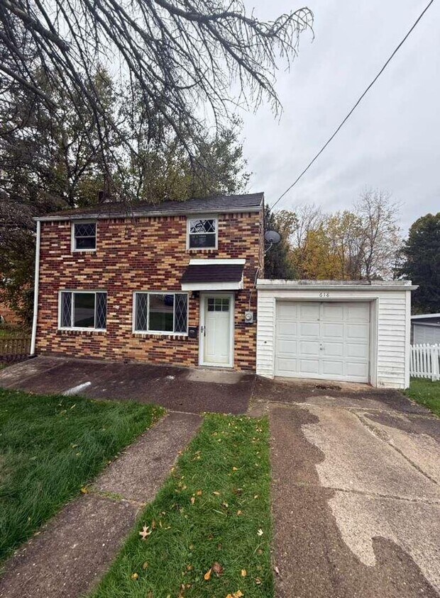 Beautifully remodeled 2-bedroom, 1 1/2-bat... - Beautifully remodeled 2-bedroom, 1 1/2-bat...