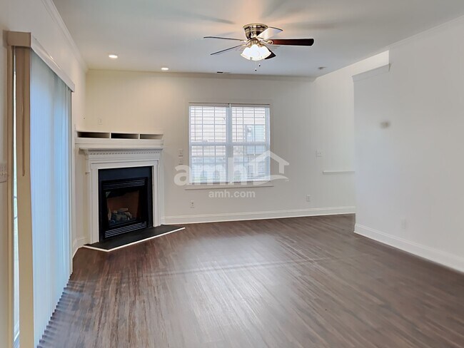 Foto del edificio - 2706 Erinridge Rd