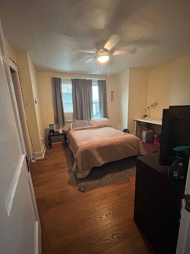 Foto del edificio - 3 Bedroom Manayunk Home