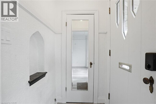 Building Photo - 105 Longwood Rd N