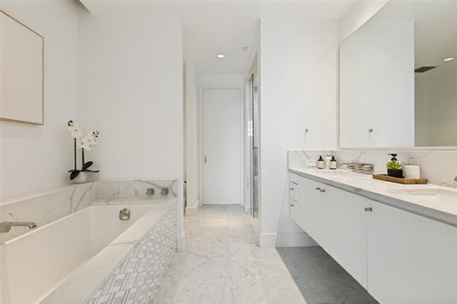 Foto del edificio - 2408 Victory Park Ln