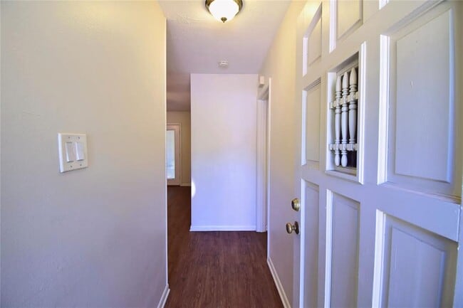 Foto del edificio - 8807 Slayton Dr
