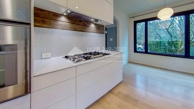 Foto del edificio - 3033 45th Ave SW