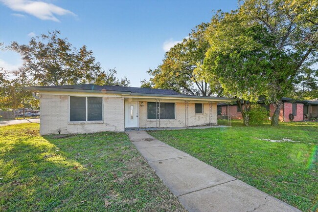 Foto del edificio - Charming 3-Bedroom Home on a Corner Lot in Fort Worth!
