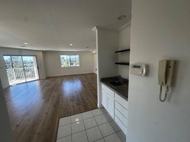 Foto del edificio - 4003 Sunset Dr