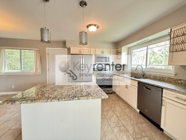 Building Photo - 7813 Holiday Hills Cir