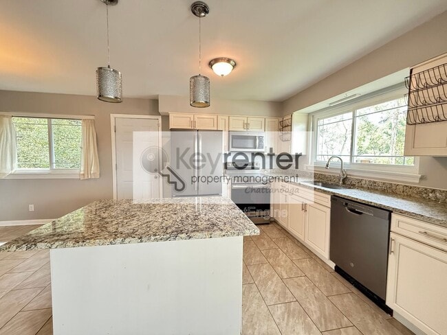 Foto del edificio - 7813 Holiday Hills Cir