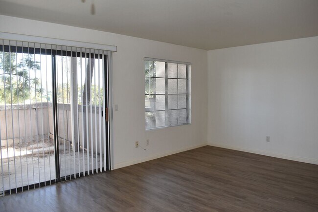 Foto del edificio - Remodeled 1 Bed, 1 Bath First Floor Condo in Carmel Trails