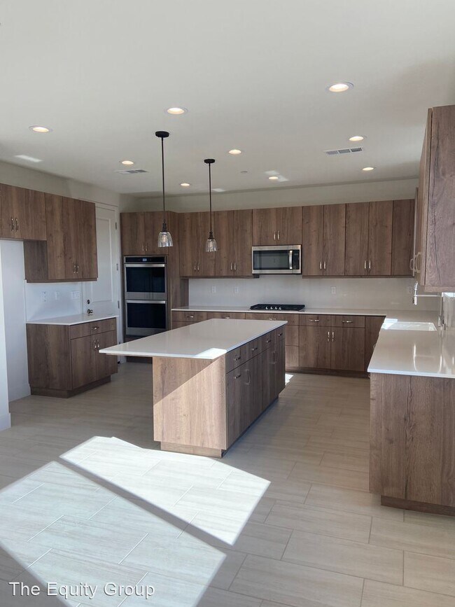 Building Photo - 4 br, 3 bath House - 3427 W. Good