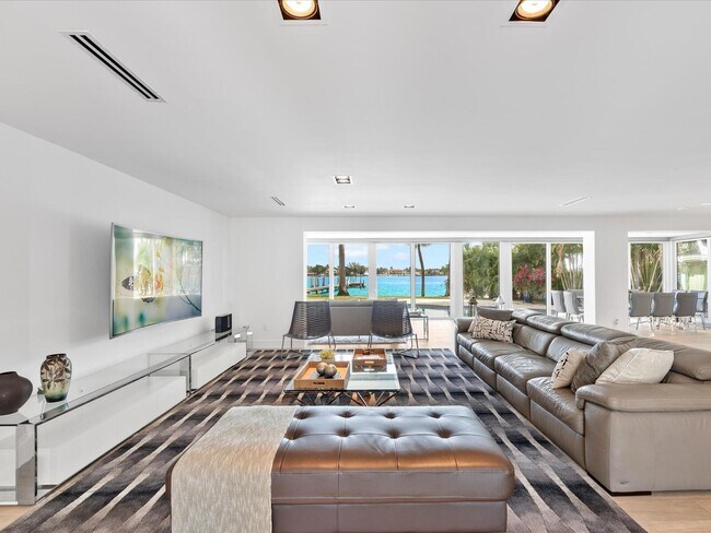 Foto del edificio - 714 S Lake Dr