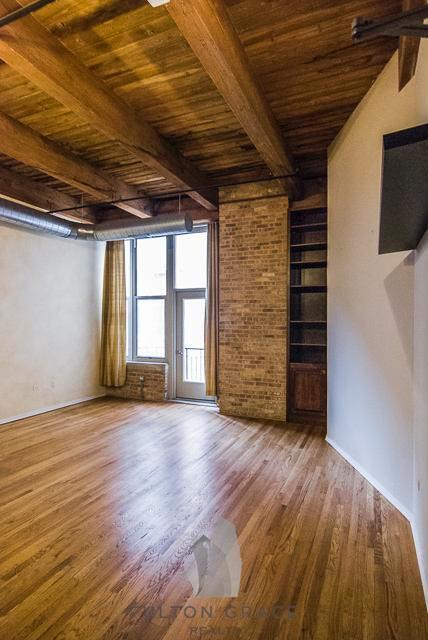 Building Photo - Big 1 Bedroom west loop loft available now!