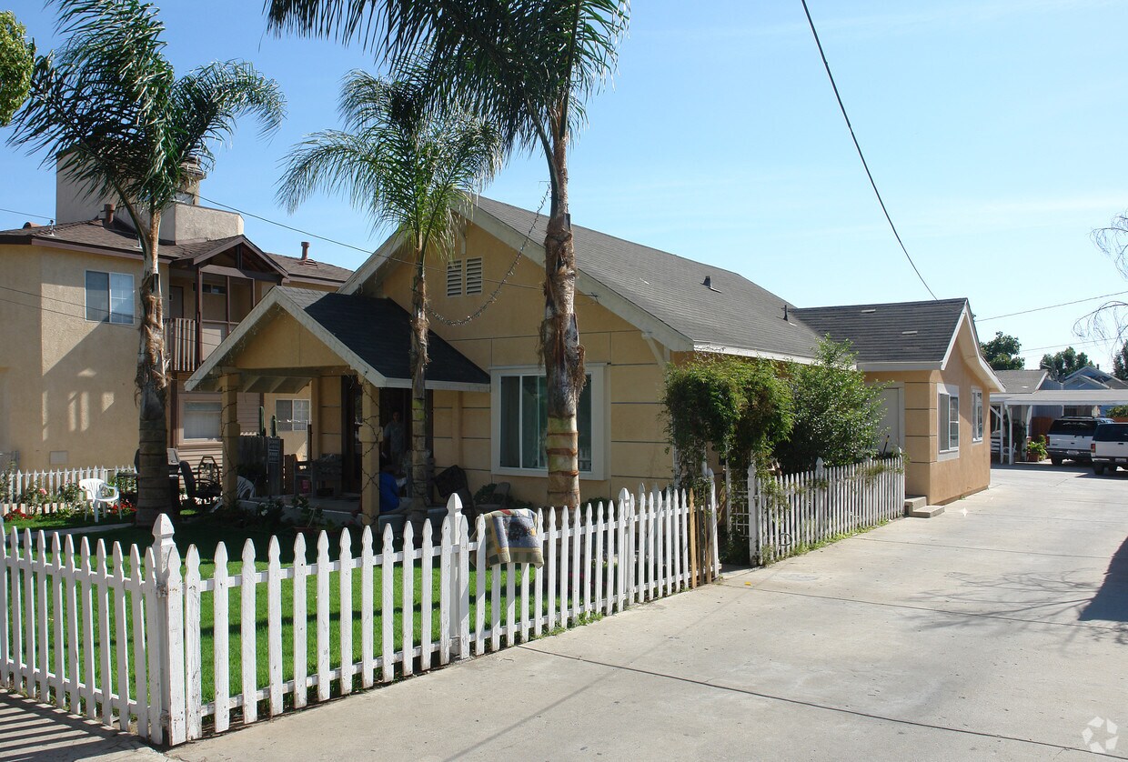 Primary Photo - 228 N 6th St