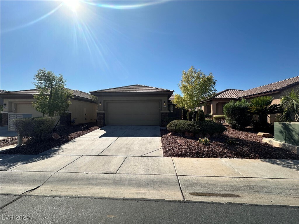 Foto principal - 6071 Saddle Horse Ave