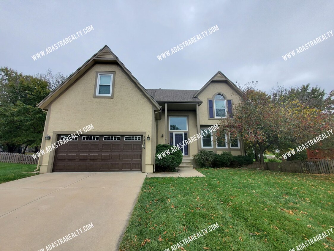 Foto principal - Gorgeous South Overland Park Home-Availabl...