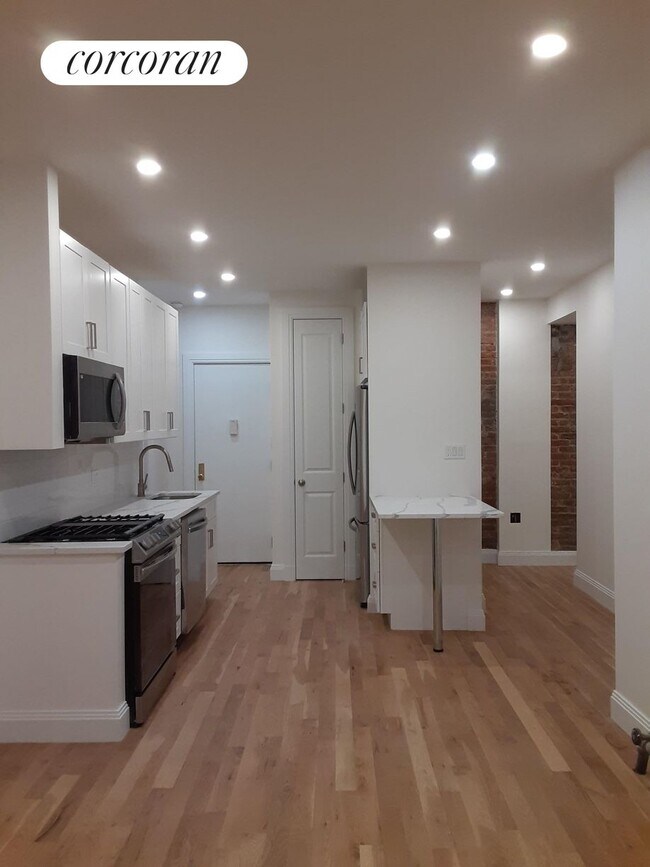 Building Photo - 53 E 97th St