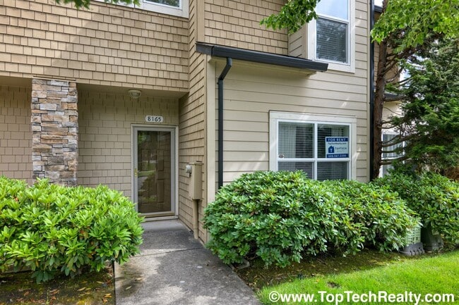 Building Photo - Charming 3 BD 2 BA Townhome Located in Hillsboro's Briarcreek Community | Recently Updated! | Mai...