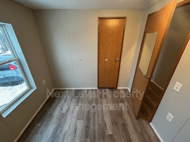 Building Photo - 111 S Cedar Dr