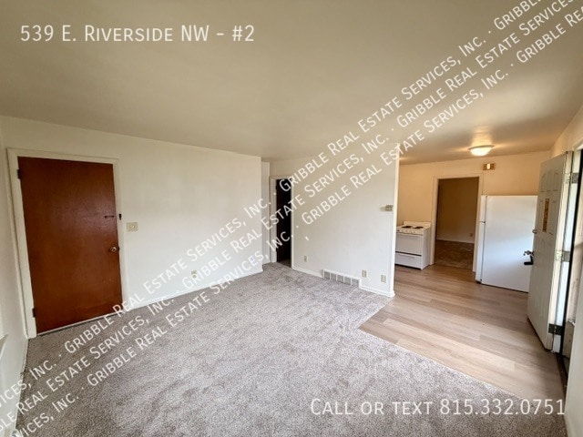 Building Photo - 539 E Riverside Blvd