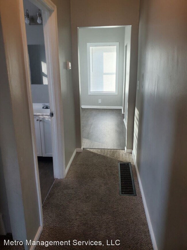 Building Photo - 3 br, 2 bath House - 1700 W. Breckinridge St.