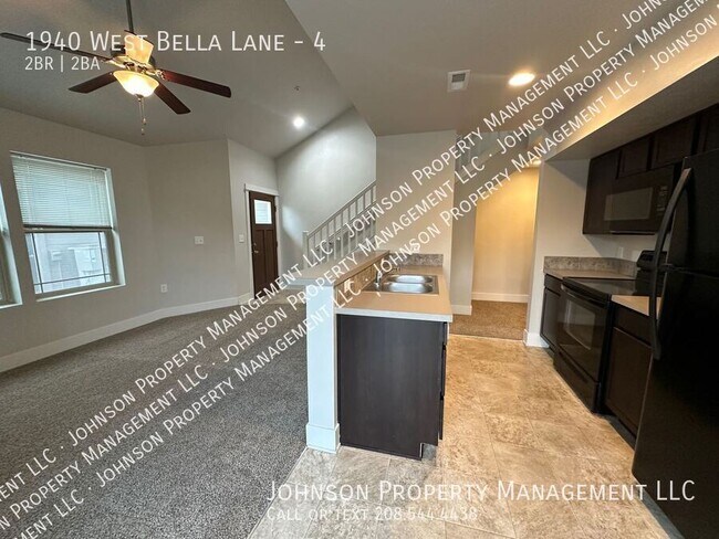 Building Photo - 1940 W Bella Ln