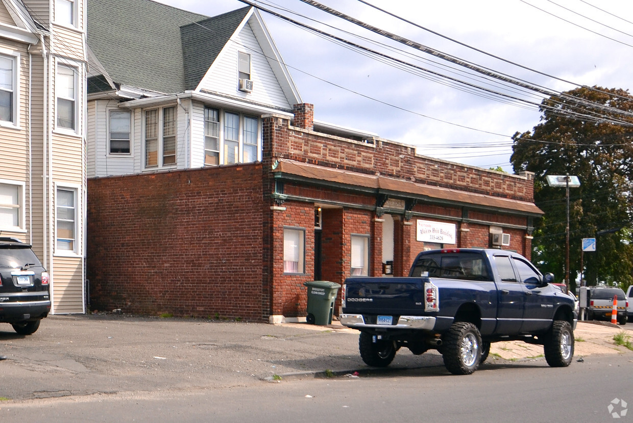 Building Photo - 1659 Fairfield Ave