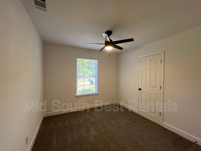 Building Photo - 930 Carrolton Rd