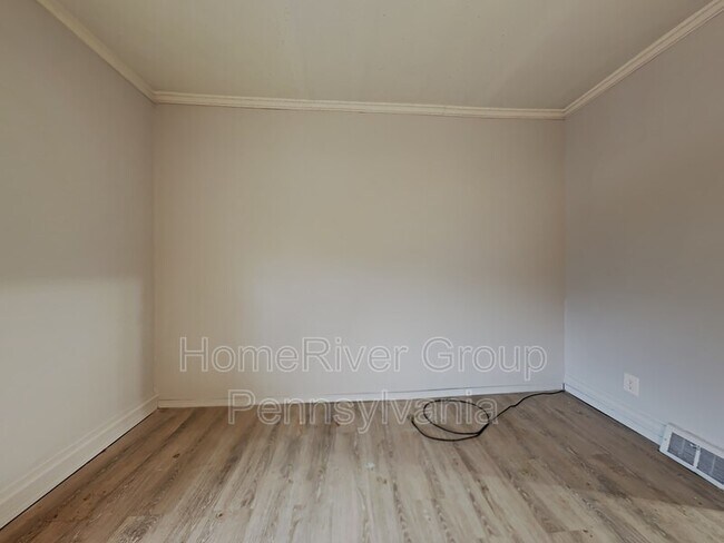 Foto del edificio - 913 Warren Ave