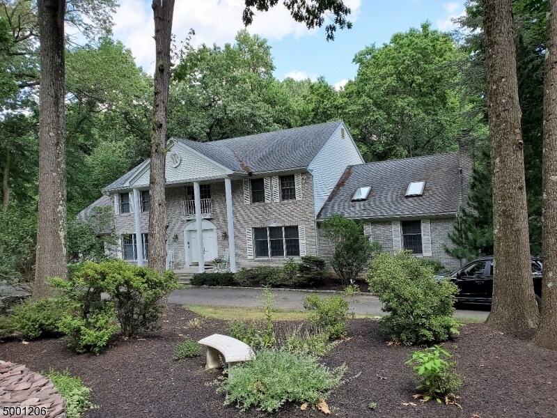 Primary Photo - 8 Oakwood Ct