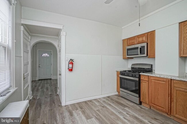 Building Photo - 30 S Railroad Ave