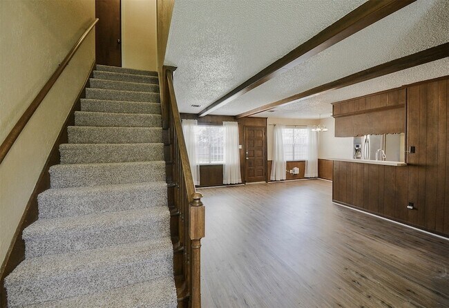 Foto del edificio - 13915 Roundstone Ln