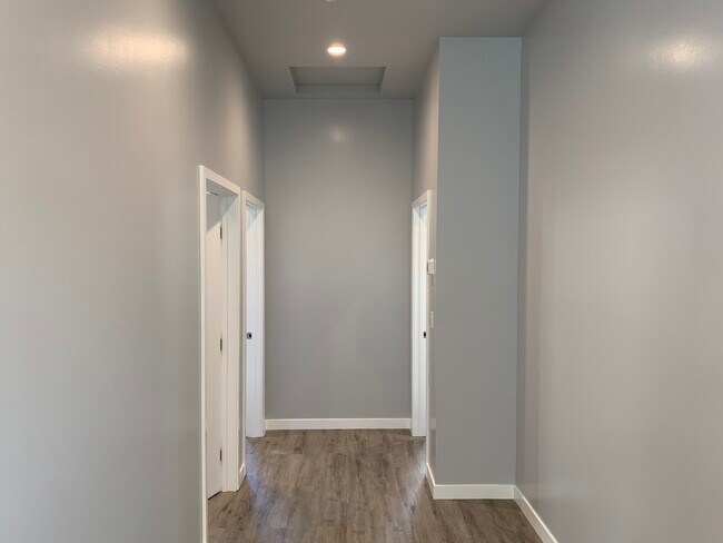 Foto del edificio - 1232 Irolo St