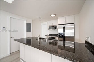 Building Photo - 1712 SW 2nd Ave