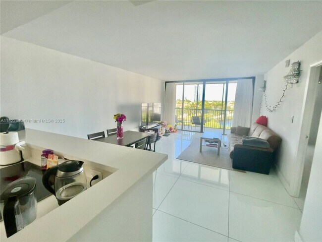 Foto del edificio - 3475 N Country Club Dr