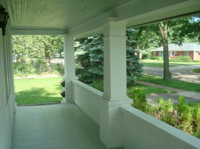 Foto del edificio - 1123 Midland Blvd